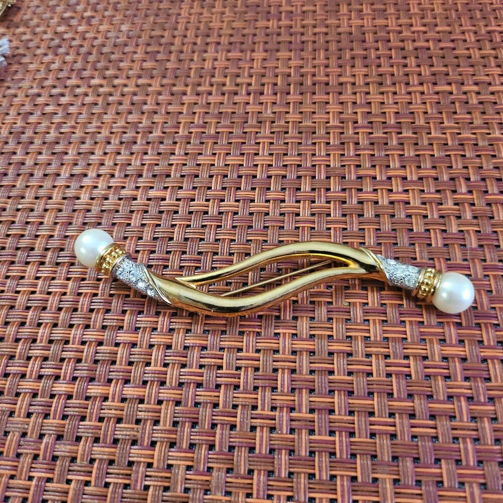 Avon Lapel Pin
